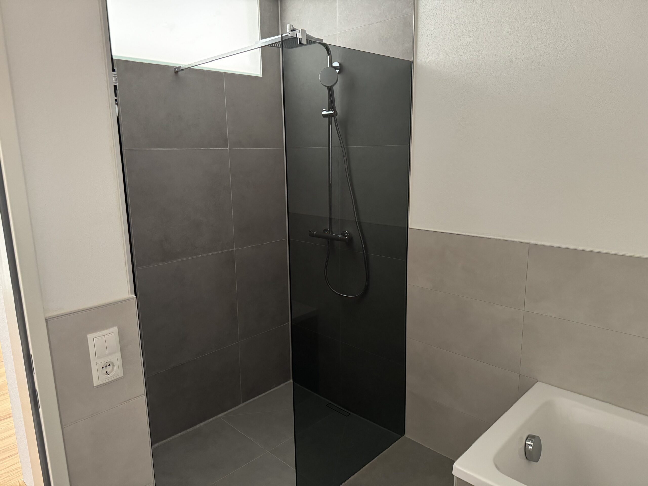 Modernes Badezimmer